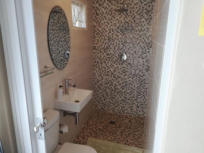 Bathroom 4, AppleBee Guest Cottages, Cacadu