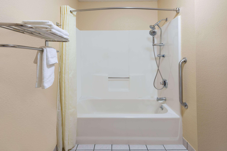 Bathroom 4, Super 8 by Wyndham Charleston MO, Mississippi