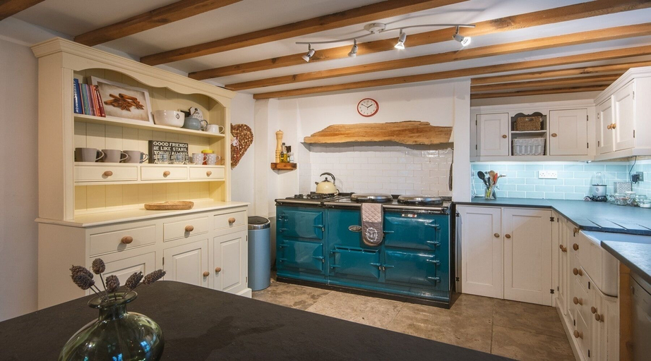 Others 5, Church Cottage West Down, Sleeps 6-7, Dog Friendly, Devon