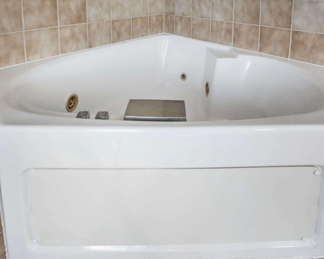 Bathroom, Comfort Inn & Suites Jackson - West Bend, Washington