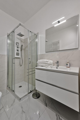 Bathroom 12