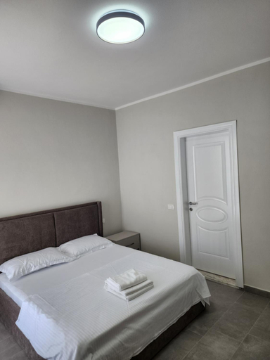 5, Meteor Apartments Golem, Kavajës