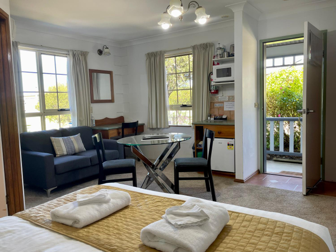 Bedroom 2, Swansea Cottages & Motel Suites, Glamorgan-Spring Bay