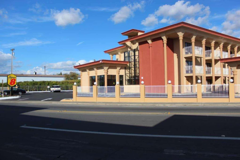 Exterior & Views