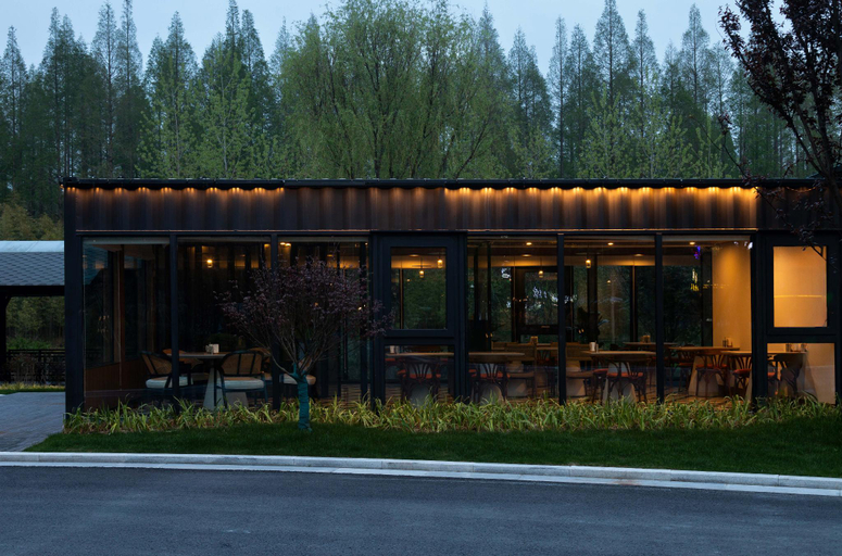Exterior & Views
