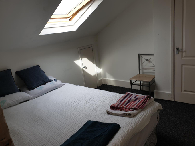 Others 4, Townsend Studio/Rooms, Sefton