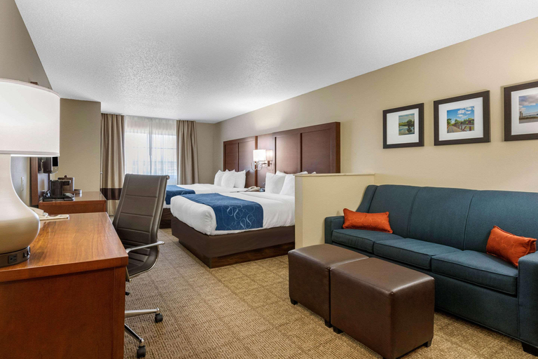 Bedroom 4, Comfort Suites Cedar Falls, Black Hawk