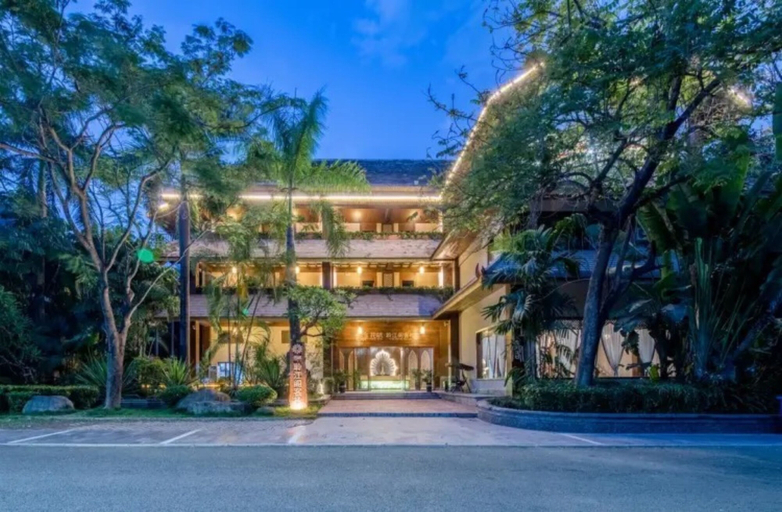 Exterior & Views