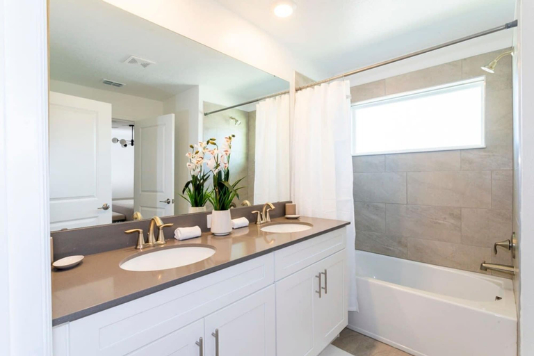 Room 2, Chic Modern Marvel-spacious Themed Bedrooms Private Pool, Osceola