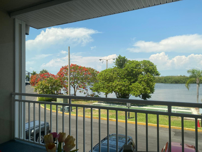 Others 4, Perfect getaway with pool, hot tub and world class views, Hillsborough