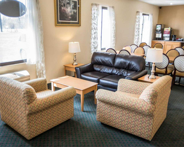 Public Area 2, Econo Lodge Shorewood, Will