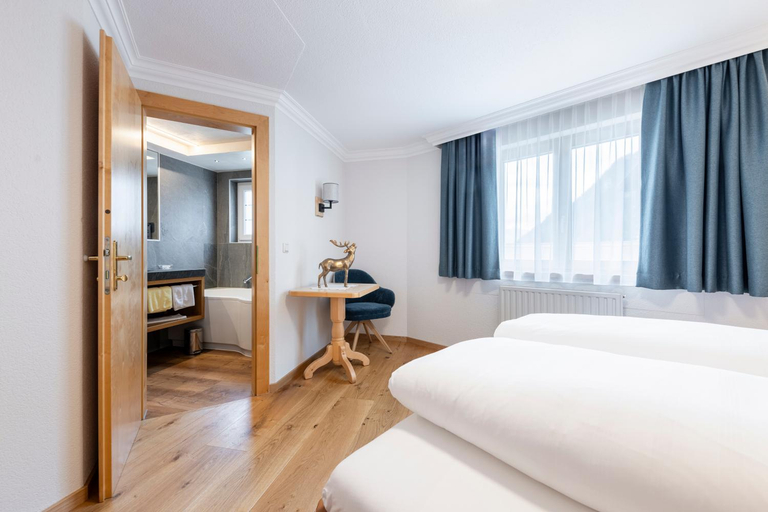 Bedroom 2, Hotel Jagerhof, Landeck