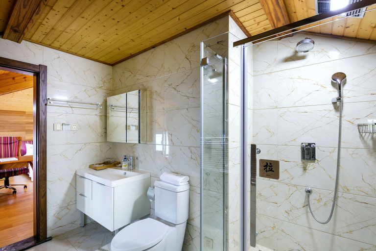 Bathroom 3, Floral Hotel Qiandaohu Shangju Villa, Hangzhou