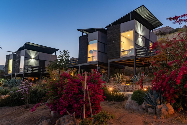 Exterior 3