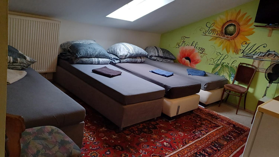 Bedroom 3, Pension Inntalhof, Rosenheim