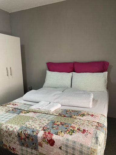 5, Contractors Accommodation at pio guest house, Ngaka Modiri Molema