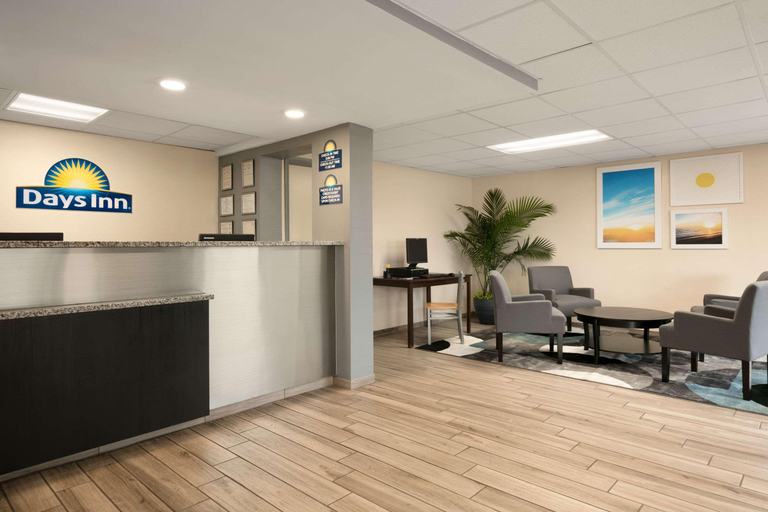 Public Area 2, Days Inn by Wyndham Clearwater/Gulf to Bay, Pinellas