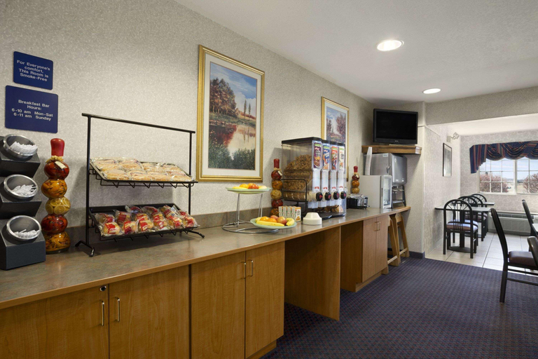 Food & Drinks, Ramada Limited & Suites Bloomington, McLean