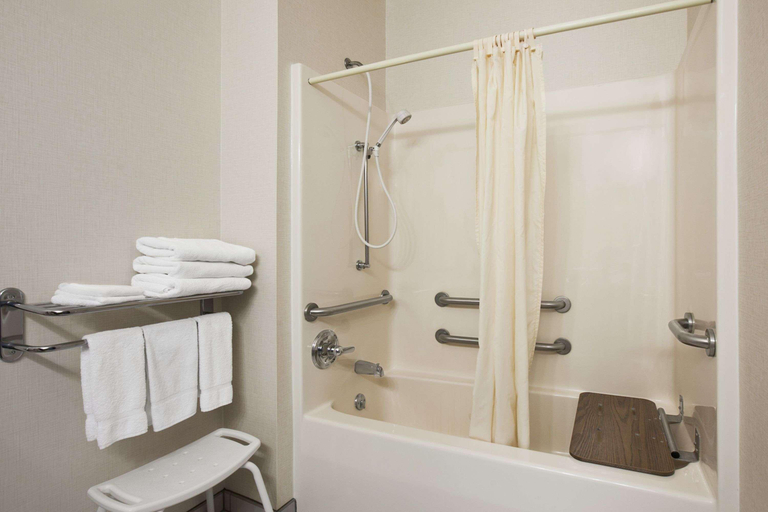 Bathroom 4, Wingate by Wyndham Pueblo, Pueblo