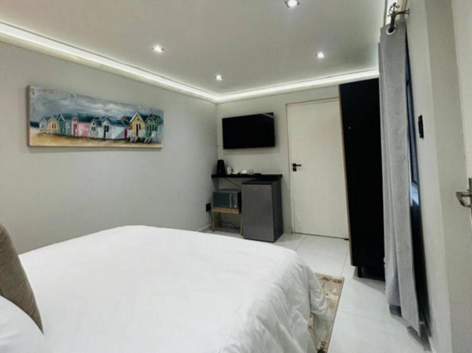 Others 3, Luxe Guesthouse, City of Tshwane