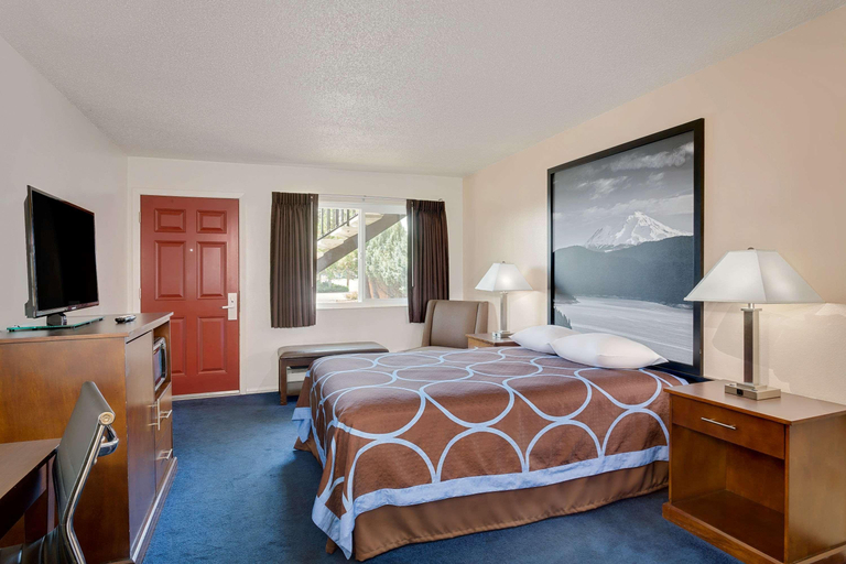 Bedroom 2, Super 8 by Wyndham Alturas, Modoc