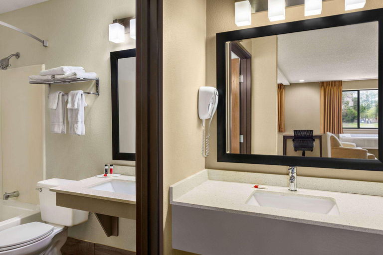 Bathroom 4, Super 8 by Wyndham Ankeny/Des Moines Area, Polk