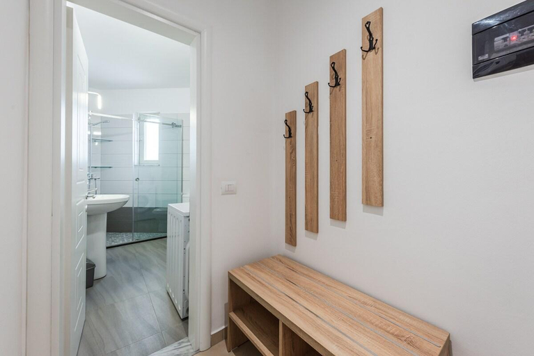 Others 5, Crystal Bay Apartment, Durrësit