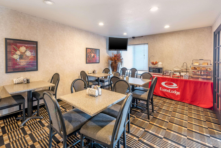 Food & Drinks, Econo Lodge Pueblo Area, Pueblo