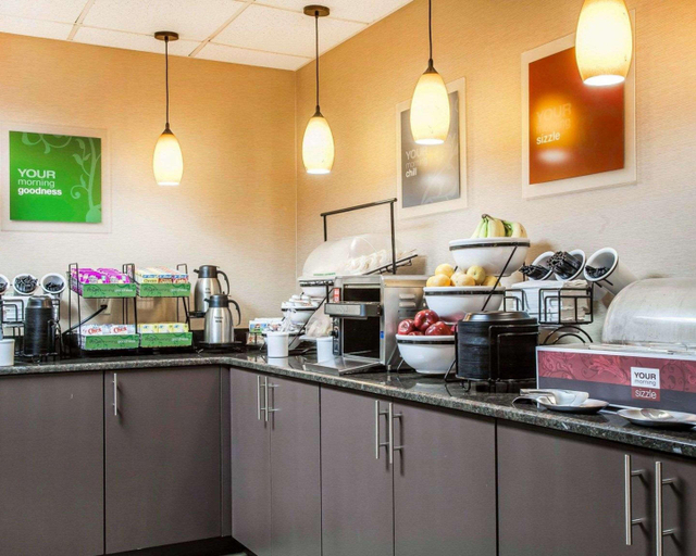 Food & Drinks 5, Comfort Inn & Suites Sturbridge-Brimfield, Worcester