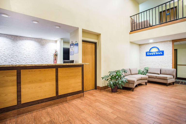 Public Area 2, Days Inn by Wyndham Evansdale Waterloo, Black Hawk