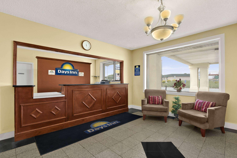 Public Area 2, Days Inn by Wyndham Emporia, Emporia