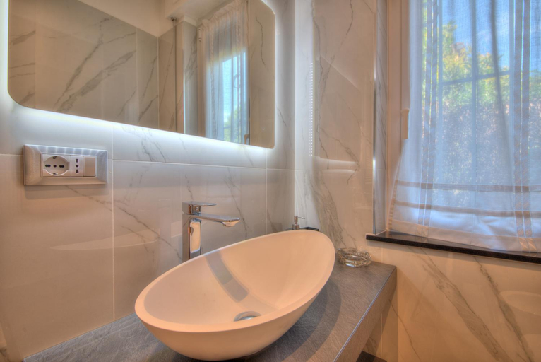 Bathroom 3, Nel Verde Family Suite, Genova