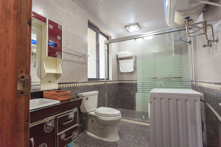 Bathroom, That Mountain That Shed, Huzhou