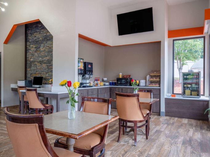 Food & Drinks 5, Days Inn by Wyndham Clemson, Pickens