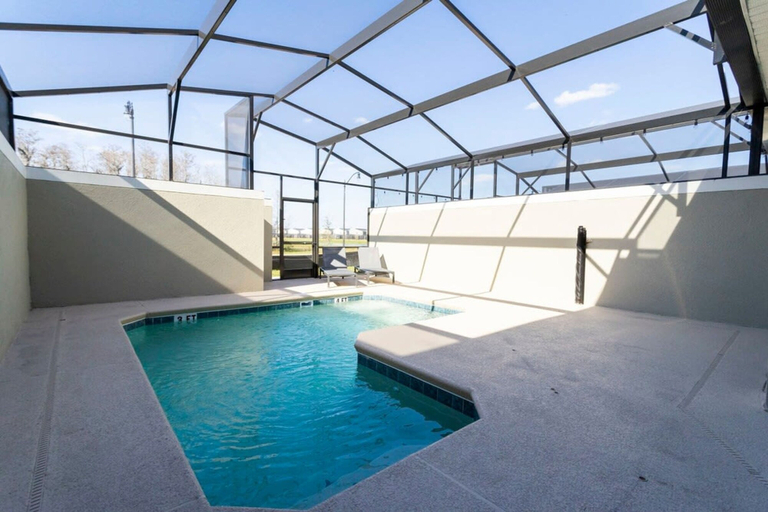 Room 4, Chic Modern Marvel-spacious Themed Bedrooms Private Pool, Osceola