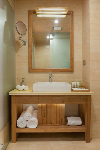 Bathroom 4, Floral Hotel Lijiang Nameiju, Lijiang