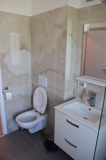 Bathroom 3, Sweet Cloud Residence, Dumbravita