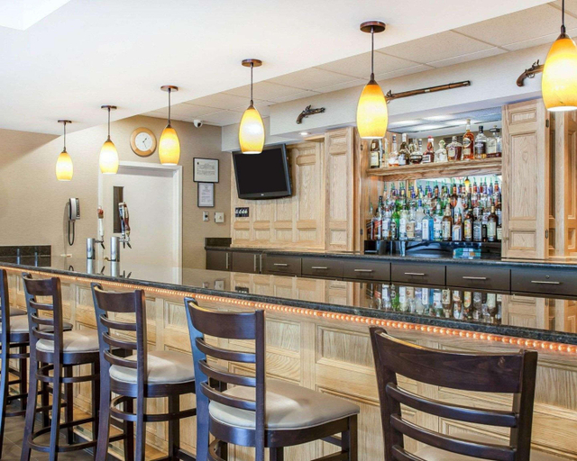 Food & Drinks 5, Comfort Inn & Suites Sturbridge-Brimfield, Worcester
