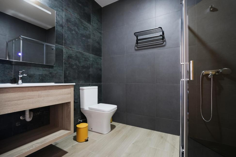 Bathroom 3, Refugio da Garca, Chaves