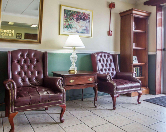 Public Area 3, Econo Lodge Inn & Suites Windsor Locks Bradley Airport, Hartford