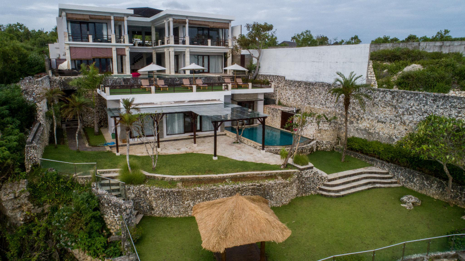 Exterior 4