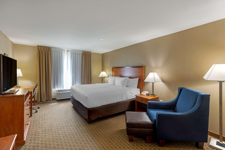 Bedroom 3, Comfort Inn & Suites Marion I-57, Williamson