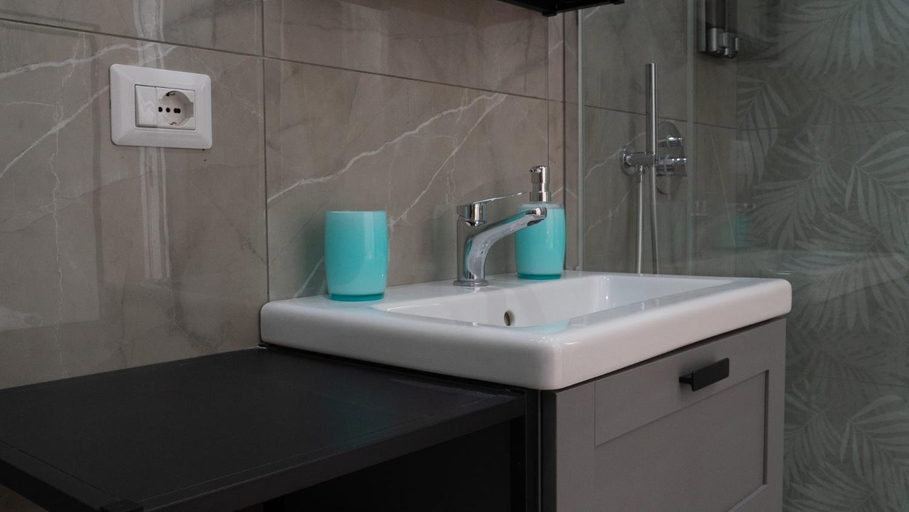 Bathroom 5, Vesuvio Home Capodichino Blue, Napoli