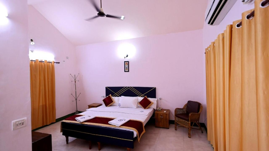 Others 4, Kuttralam Resorts, Tirunelveli
