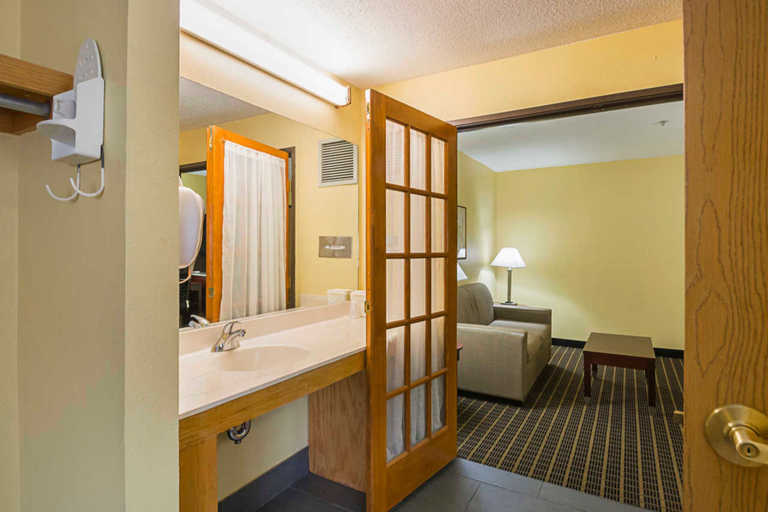 Bathroom 4, Quality Inn & Suites Harrington - Milford, Kent