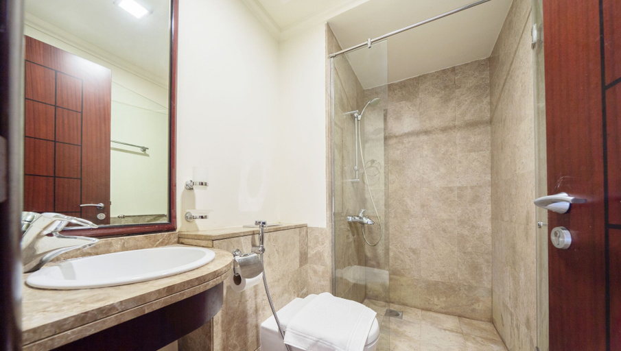 Bathroom, Spacious One Bedroom with Beach Access, Dubai
