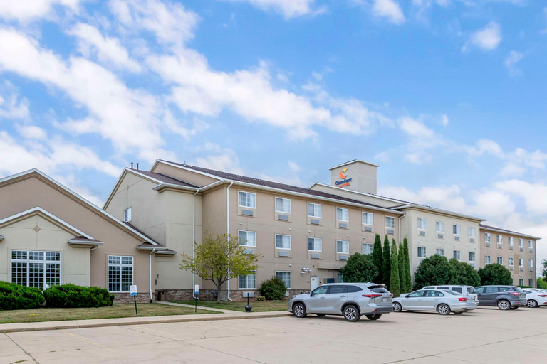 Exterior & Views 2, Comfort Suites Cedar Falls, Black Hawk