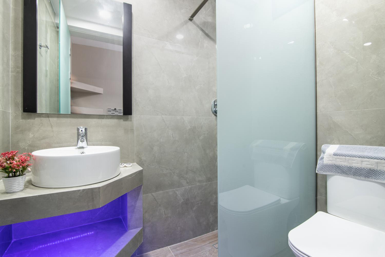 Bathroom 4, Savvas-Demar Hotel, Ionian Islands