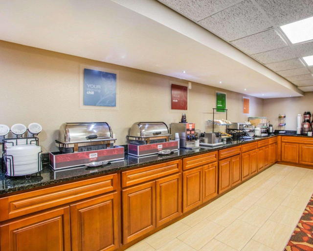 Food & Drinks 5, Comfort Inn & Suites Jackson - West Bend, Washington