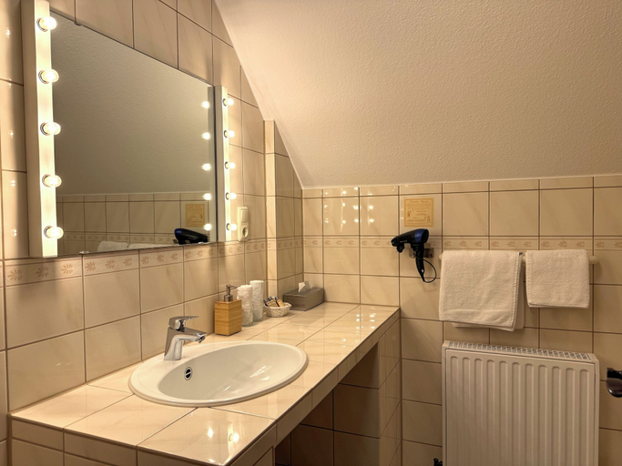 Bathroom 4, Hotel Tannenhof, Gießen